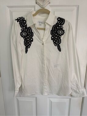 Chico's White Button-Down with Black Floral Lace Appliqué size Small